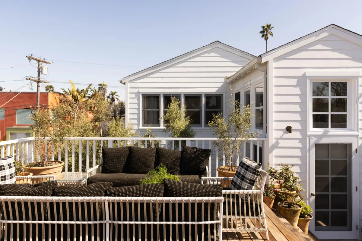 light-filled-house-venice-canals-los-angeles