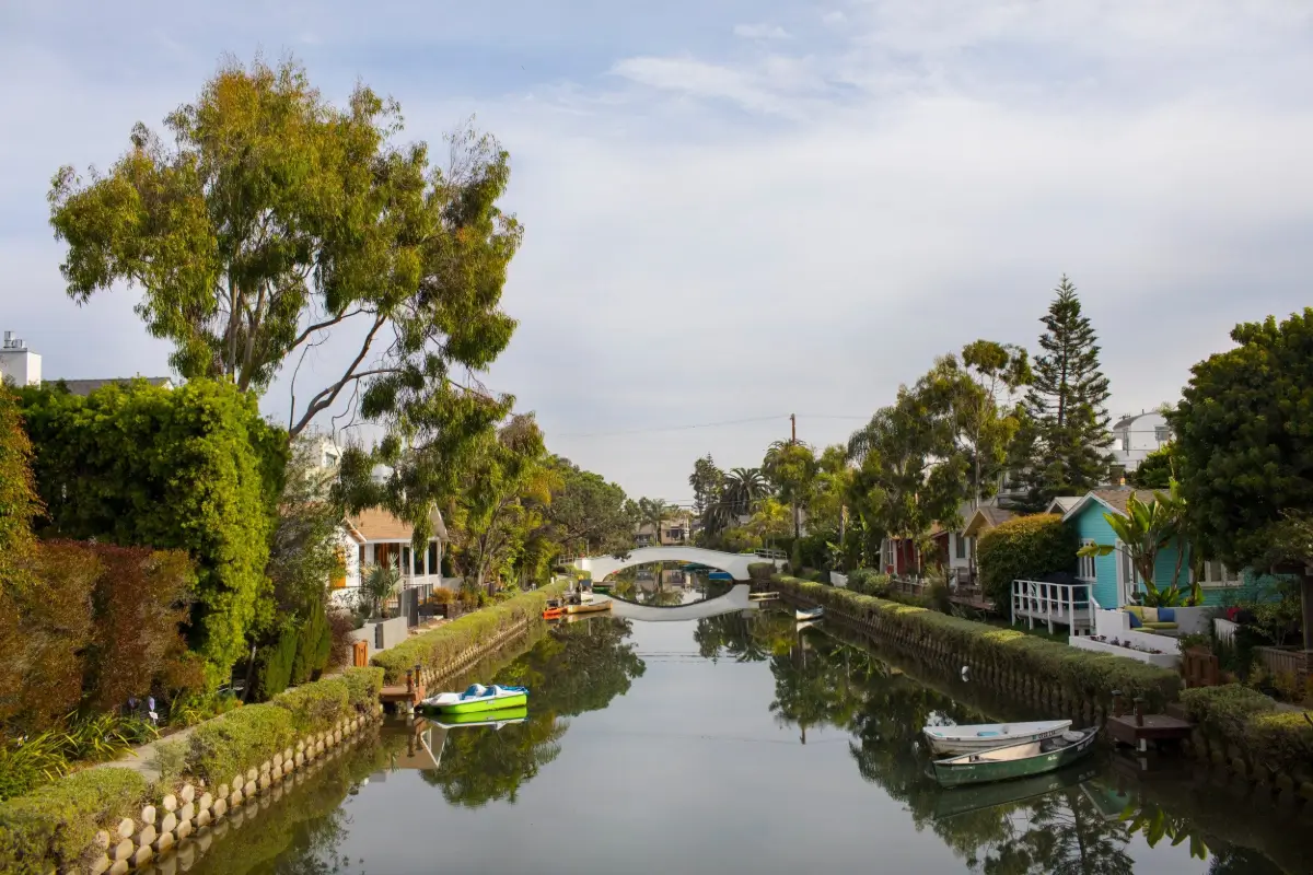 light-filled-house-venice-canals-los-angeles