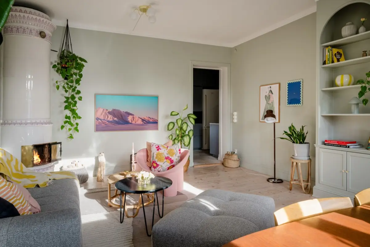 Pink and Green Rooms in a Bright Early 20th-Century Apartment 5 light-filled-swedish-apartment-pink-bedroom-nordroom
