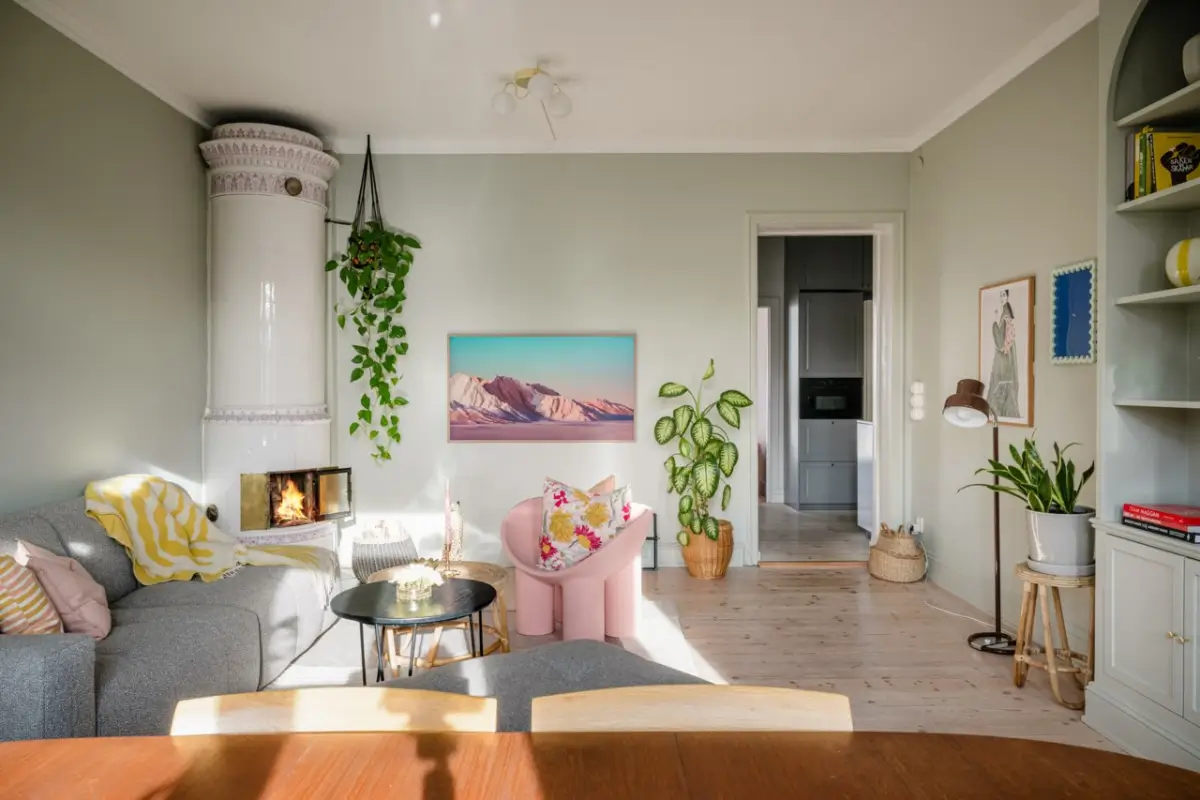 Pink and Green Rooms in a Bright Early 20th-Century Apartment 6 light-filled-swedish-apartment-pink-bedroom-nordroom