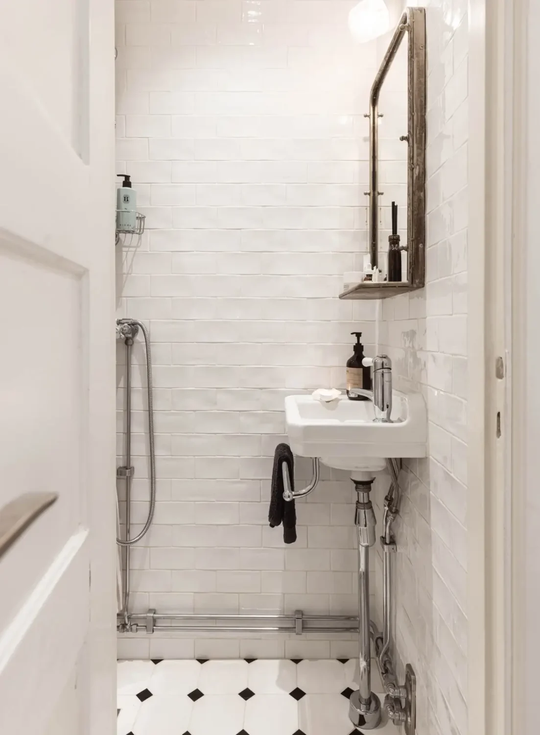 A Monochrome and Stylish Scandinavian Studio Apartment 19 monochrome-scandinavian-studio-apartment-curtain-room-divider-nordroom