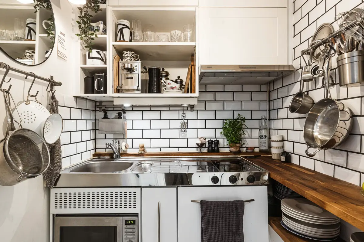 A Monochrome and Stylish Scandinavian Studio Apartment 17 monochrome-scandinavian-studio-apartment-curtain-room-divider-nordroom
