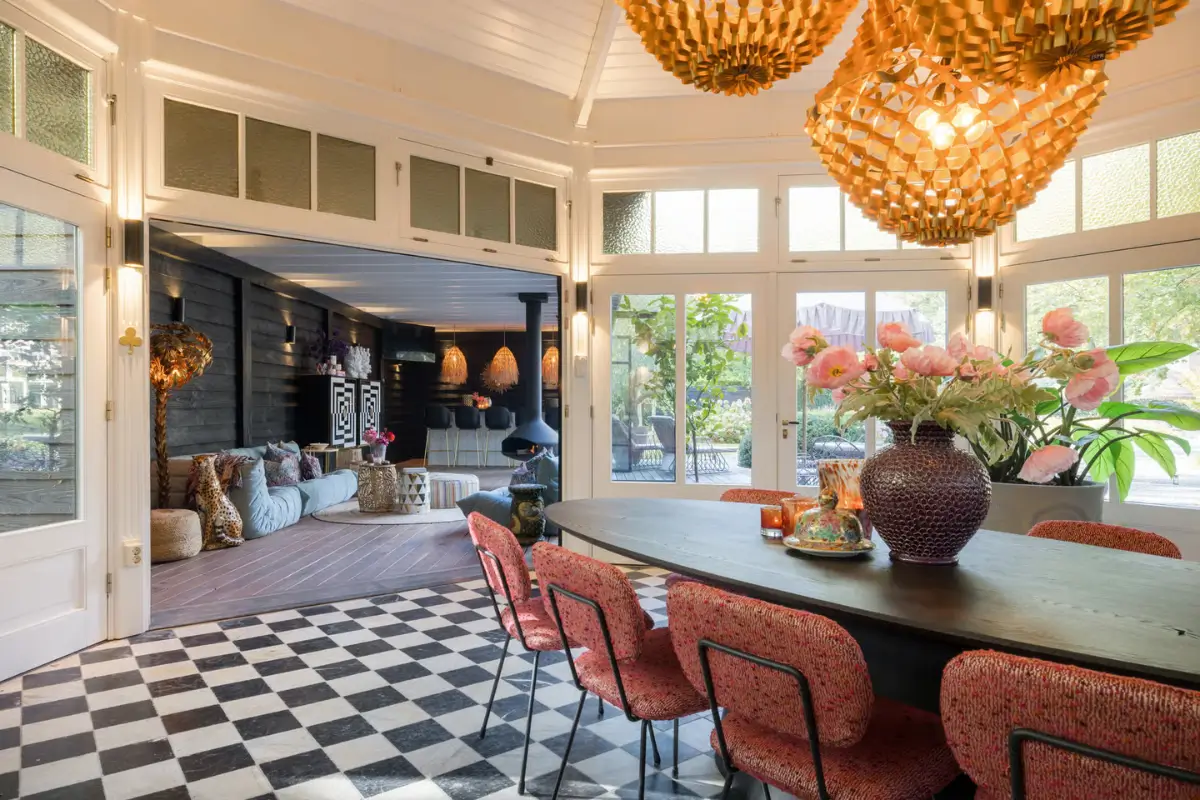 Luxurious Interiors and Natural Materials in A Historic City Villa 22 natural-materials-world-influences-luxurious-home-netherlands