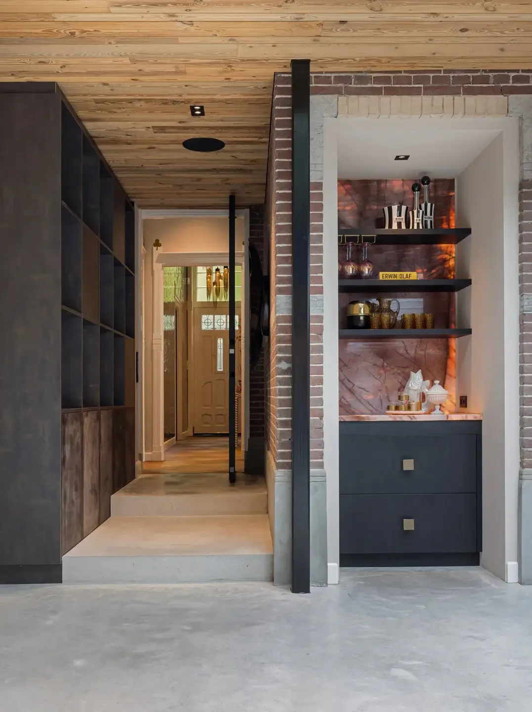 Luxurious Interiors and Natural Materials in A Historic City Villa 10 natural-materials-world-influences-luxurious-home-netherlands