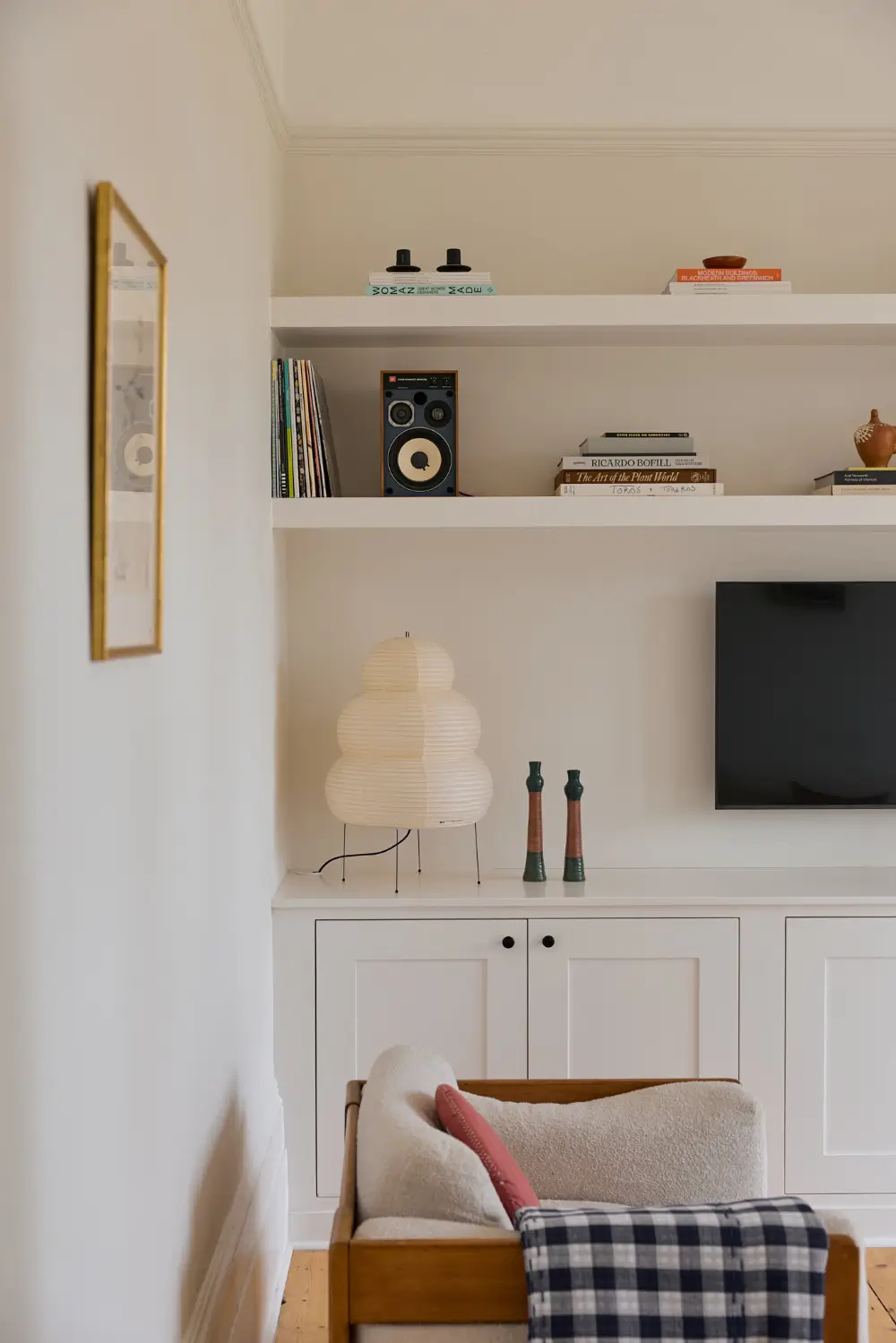 Large Windows and a Pared Back Palette in a Victorian London Apartment 7 pared-back-interiors-victorian-apartment-london