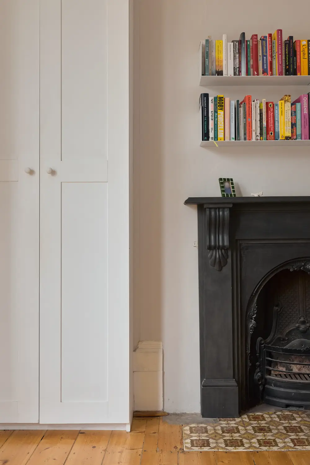 Large Windows and a Pared Back Palette in a Victorian London Apartment 24 pared-back-interiors-victorian-apartment-london