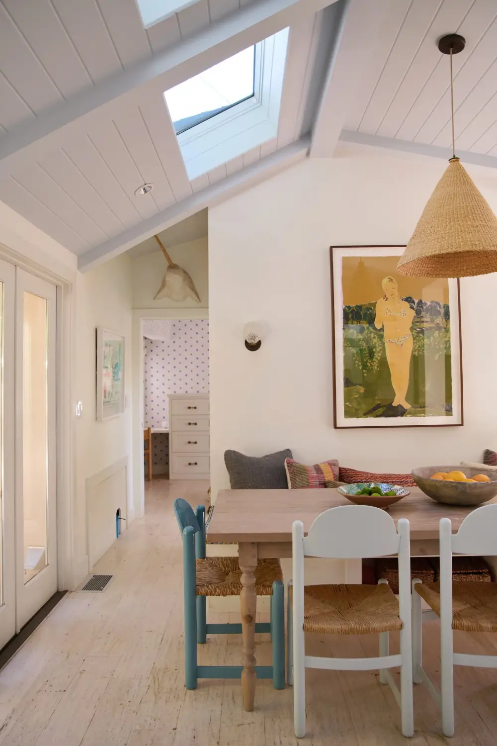 Natural Materials and Light-Filled Spaces in a Malibu Beach House 4 pink-beach-house-paradise-cove-malibu