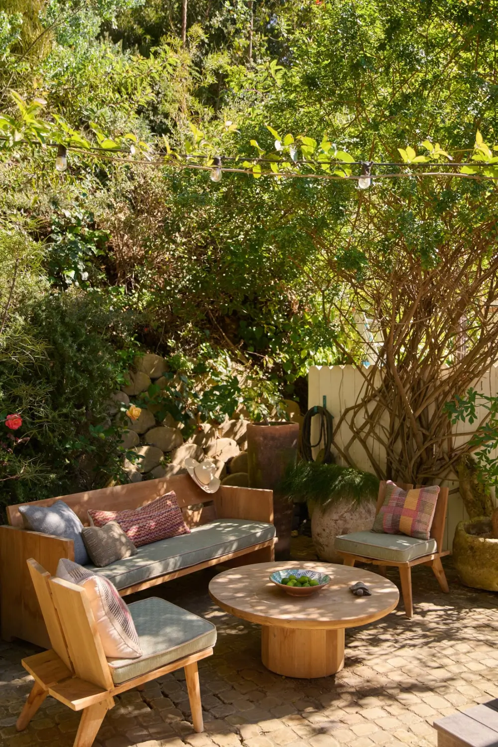 Natural Materials and Light-Filled Spaces in a Malibu Beach House 12 pink-beach-house-paradise-cove-malibu