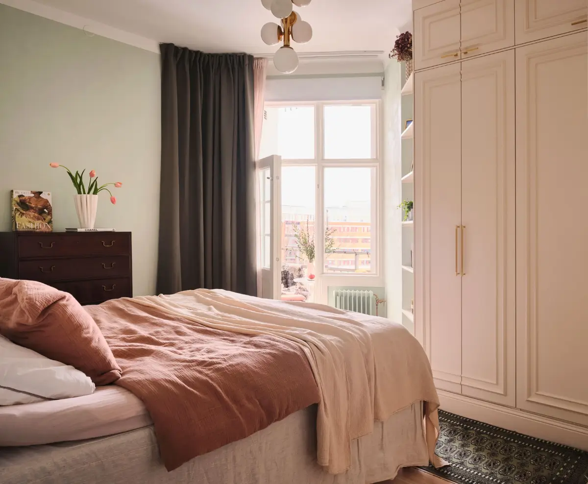 A Spacious Turn-of-the-Century Apartment Painted in Pink, Beige, and Green Tones 21 pink-green-beige-tones-spacious-turn-of-the-century-apartment-stockholm-nordroom