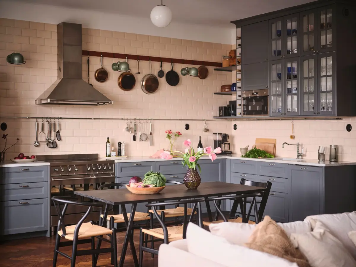 A Spacious Turn-of-the-Century Apartment Painted in Pink, Beige, and Green Tones 4 pink-green-beige-tones-spacious-turn-of-the-century-apartment-stockholm-nordroom