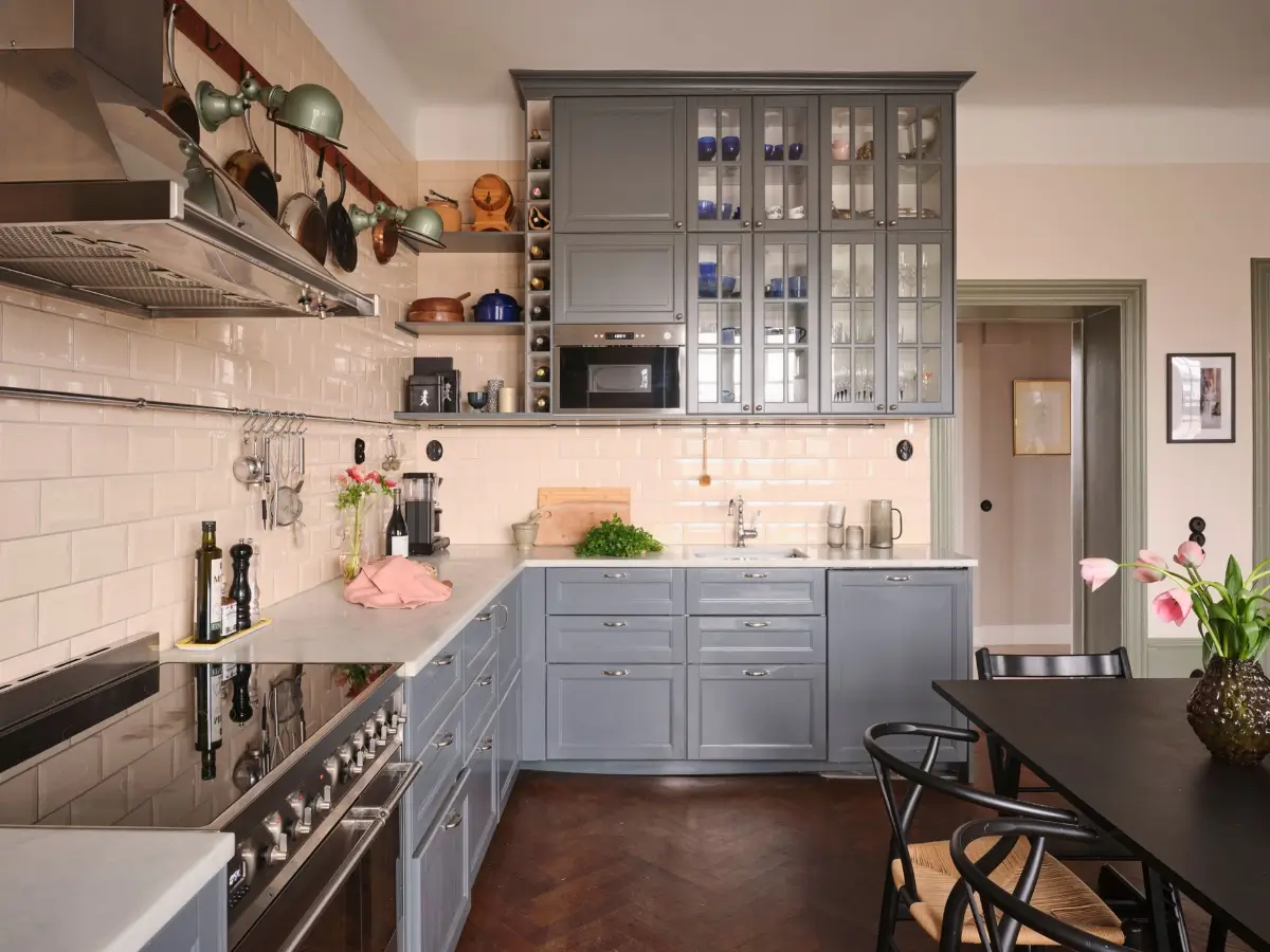 A Spacious Turn-of-the-Century Apartment Painted in Pink, Beige, and Green Tones 5 pink-green-beige-tones-spacious-turn-of-the-century-apartment-stockholm-nordroom