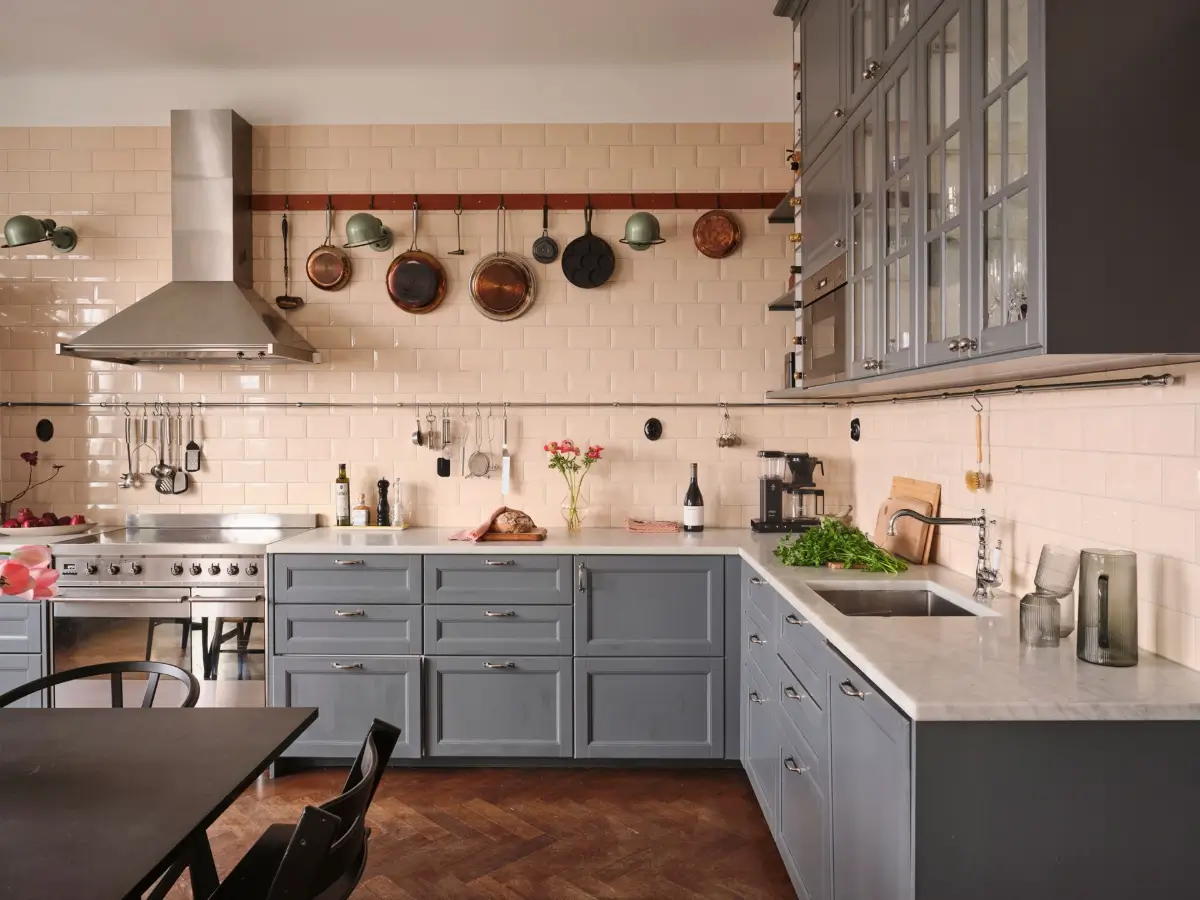A Spacious Turn-of-the-Century Apartment Painted in Pink, Beige, and Green Tones 7 pink-green-beige-tones-spacious-turn-of-the-century-apartment-stockholm-nordroom