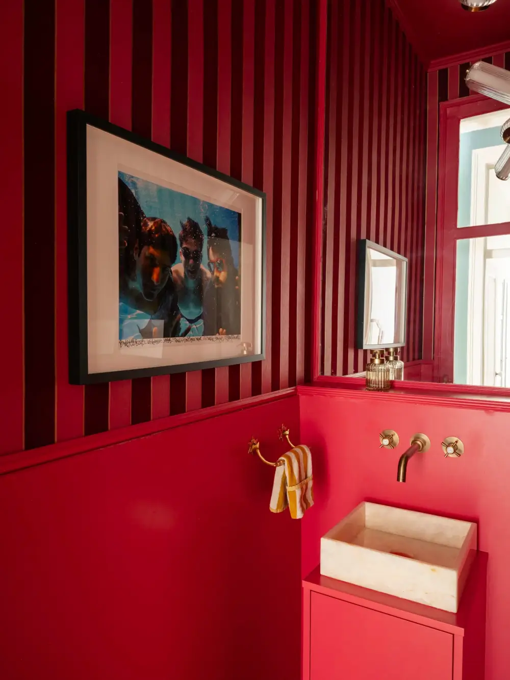 Rich Colors and Period Features in a Renovated Garden Apartment in Lisbon 20 renovated-garden-apartment-lisbon-nordroom