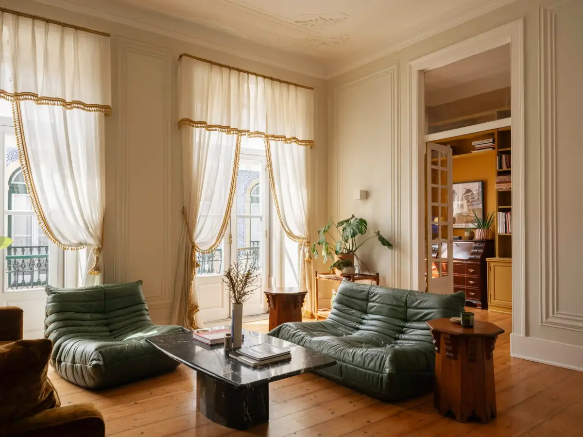Rich Colors and Period Features in a Renovated Garden Apartment in Lisbon 2 renovated-garden-apartment-lisbon-nordroom