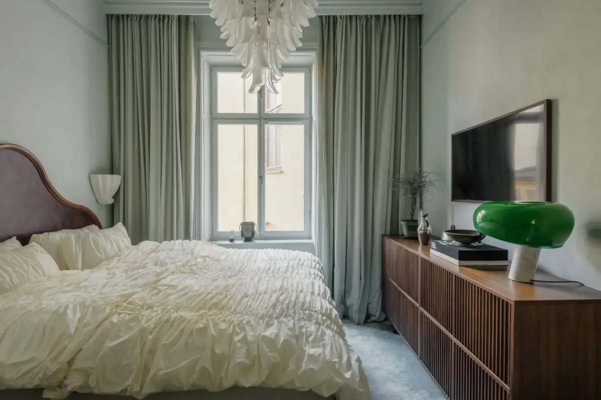 Turn-of-the-Century Charm and Design Classics in a Stockholm Apartment 15 renovated-turn-of-the-century-apartment-stockholm-nordroom