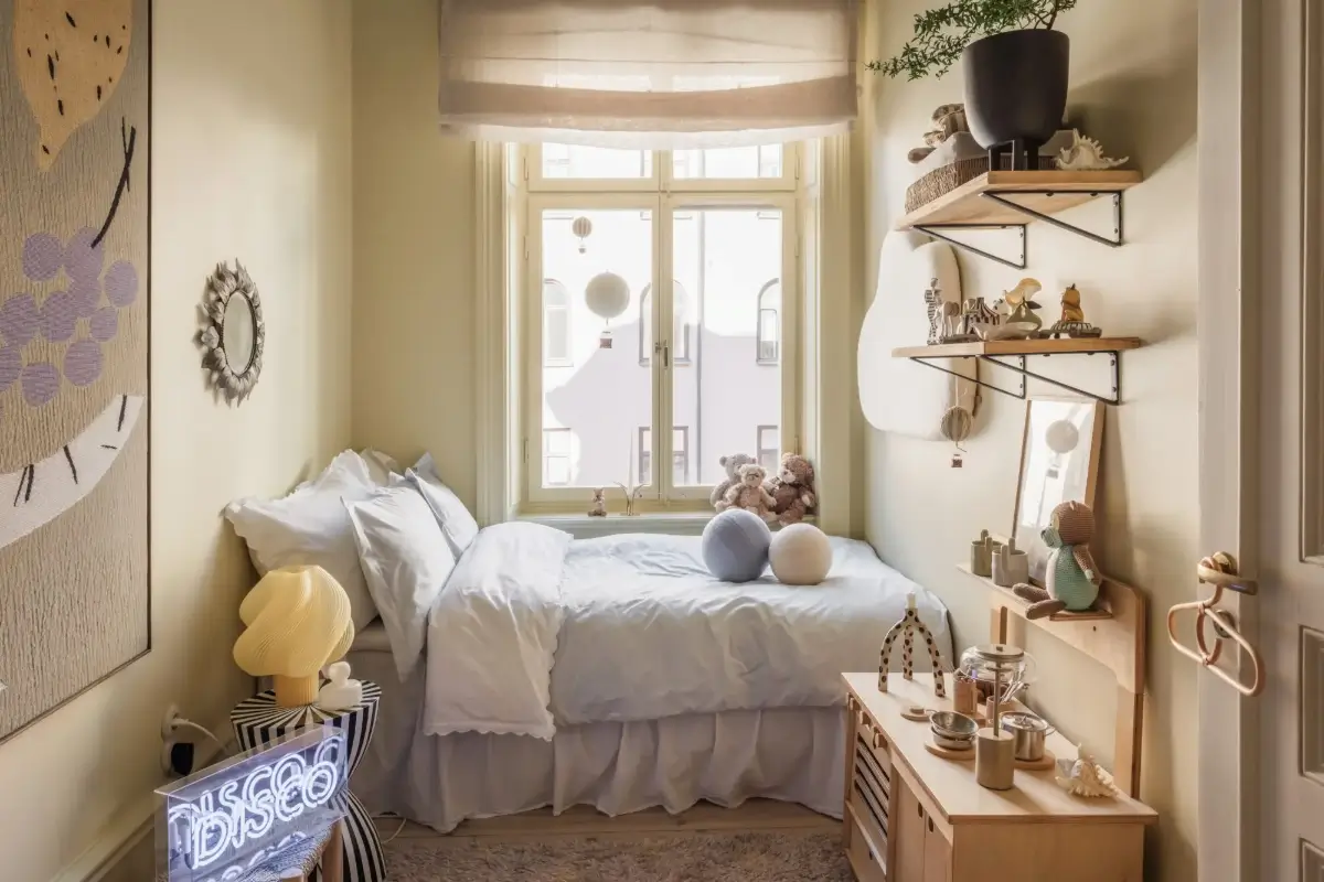 Turn-of-the-Century Charm and Design Classics in a Stockholm Apartment 17 renovated-turn-of-the-century-apartment-stockholm-nordroom