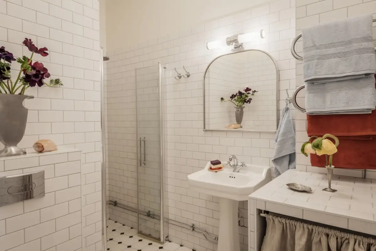 Turn-of-the-Century Charm and Design Classics in a Stockholm Apartment 22 renovated-turn-of-the-century-apartment-stockholm-nordroom