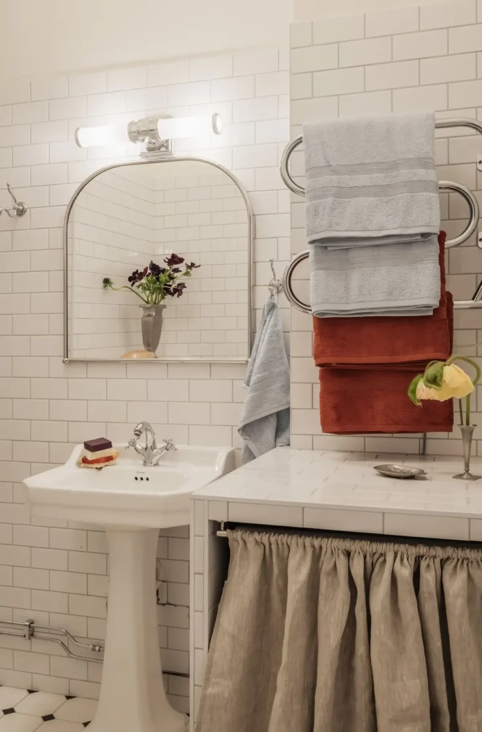 Turn-of-the-Century Charm and Design Classics in a Stockholm Apartment 23 renovated-turn-of-the-century-apartment-stockholm-nordroom