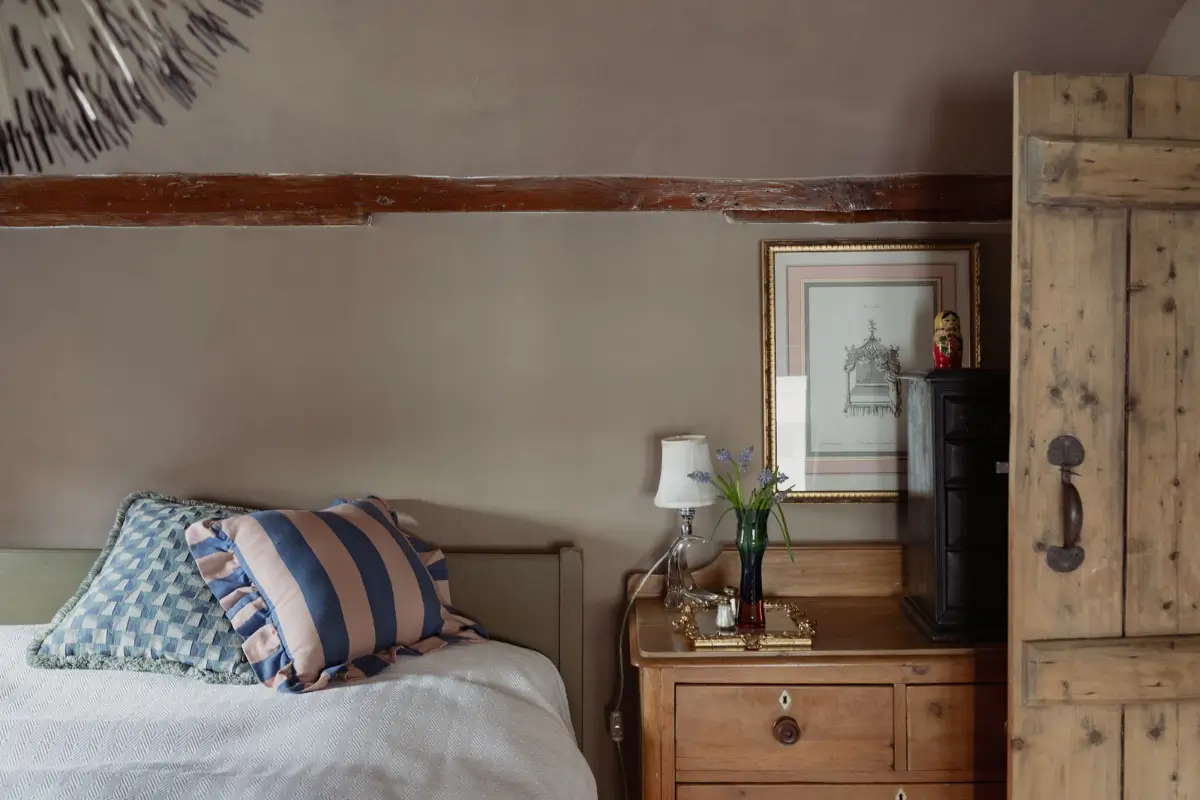 A 19th-Century Old Bank House is a Cozy and Rustic Family Home 19 restored-former-bank-house-england