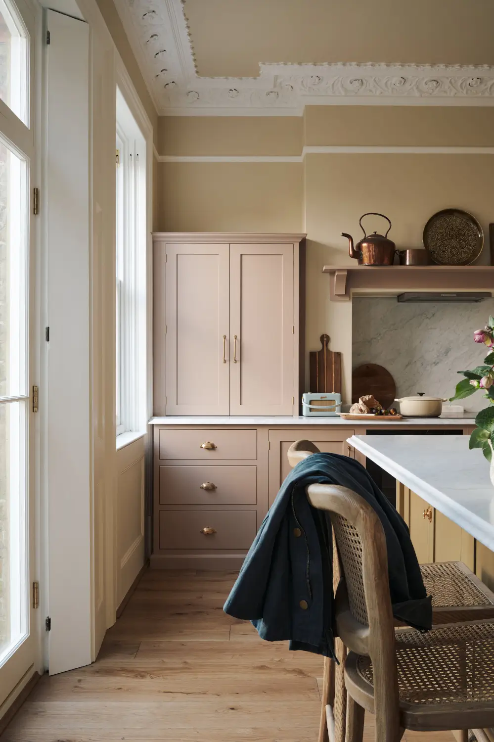 A Romantic Pink deVOL Kitchen in an Edwardian Villa 4 romantic-light-pink-devol-shaker-kitchen-nordroom