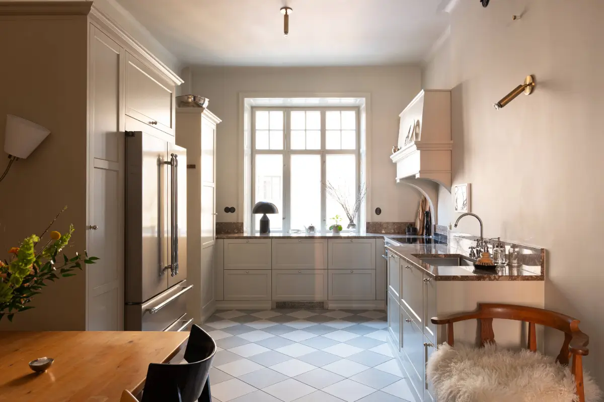 A Spacious Kitchen and Dining Area in a Serene Stockholm Apartment 17 serene-renovated-apartment-large-kitchen-nordroom