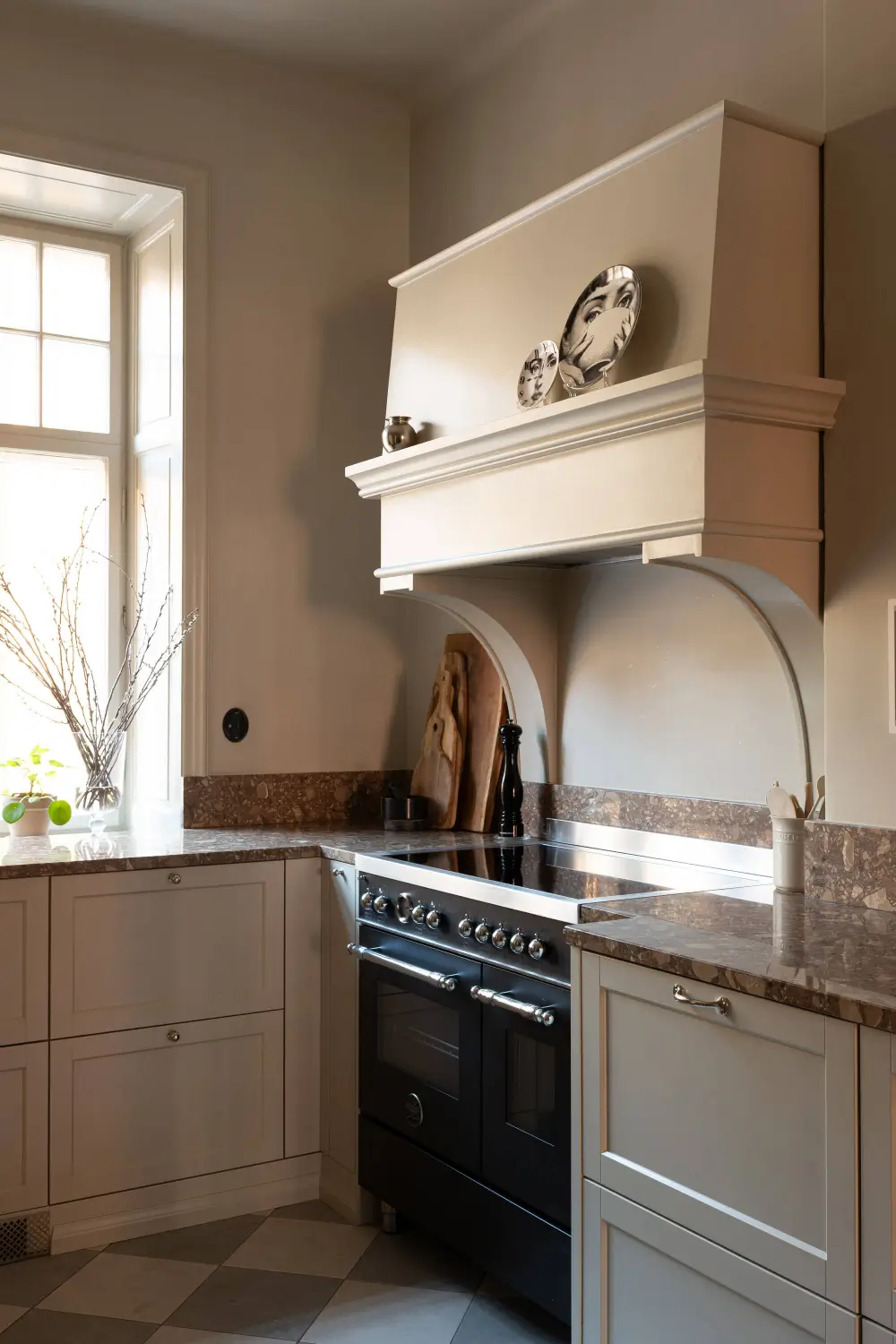 A Spacious Kitchen and Dining Area in a Serene Stockholm Apartment 20 serene-renovated-apartment-large-kitchen-nordroom