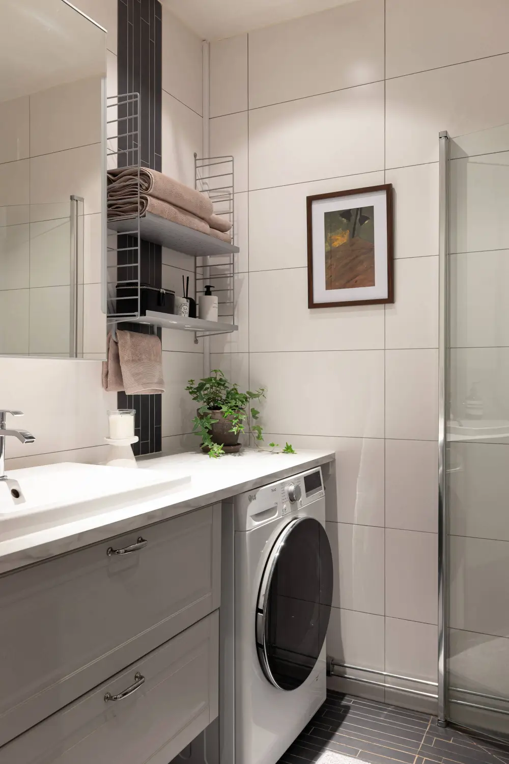 A Spacious Kitchen and Dining Area in a Serene Stockholm Apartment 24 serene-renovated-apartment-large-kitchen-nordroom