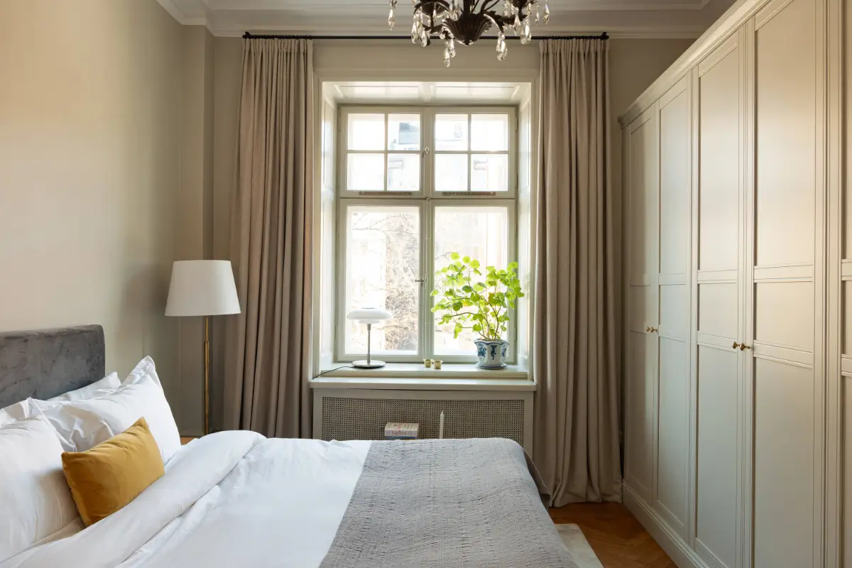 A Spacious Kitchen and Dining Area in a Serene Stockholm Apartment 12 serene-renovated-apartment-large-kitchen-nordroom