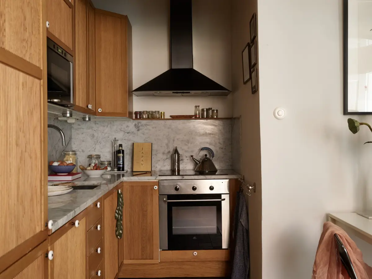 A Small Ground Floor Apartment with Cozy Nooks, Plants, and an IKEA Kitchen 6 small-ground-floor-apartment-stockholm-nordroom