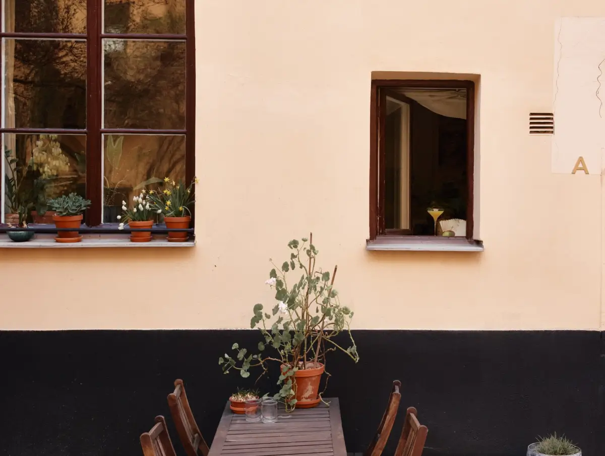 A Small Ground Floor Apartment with Cozy Nooks, Plants, and an IKEA Kitchen 22 small-ground-floor-apartment-stockholm-nordroom
