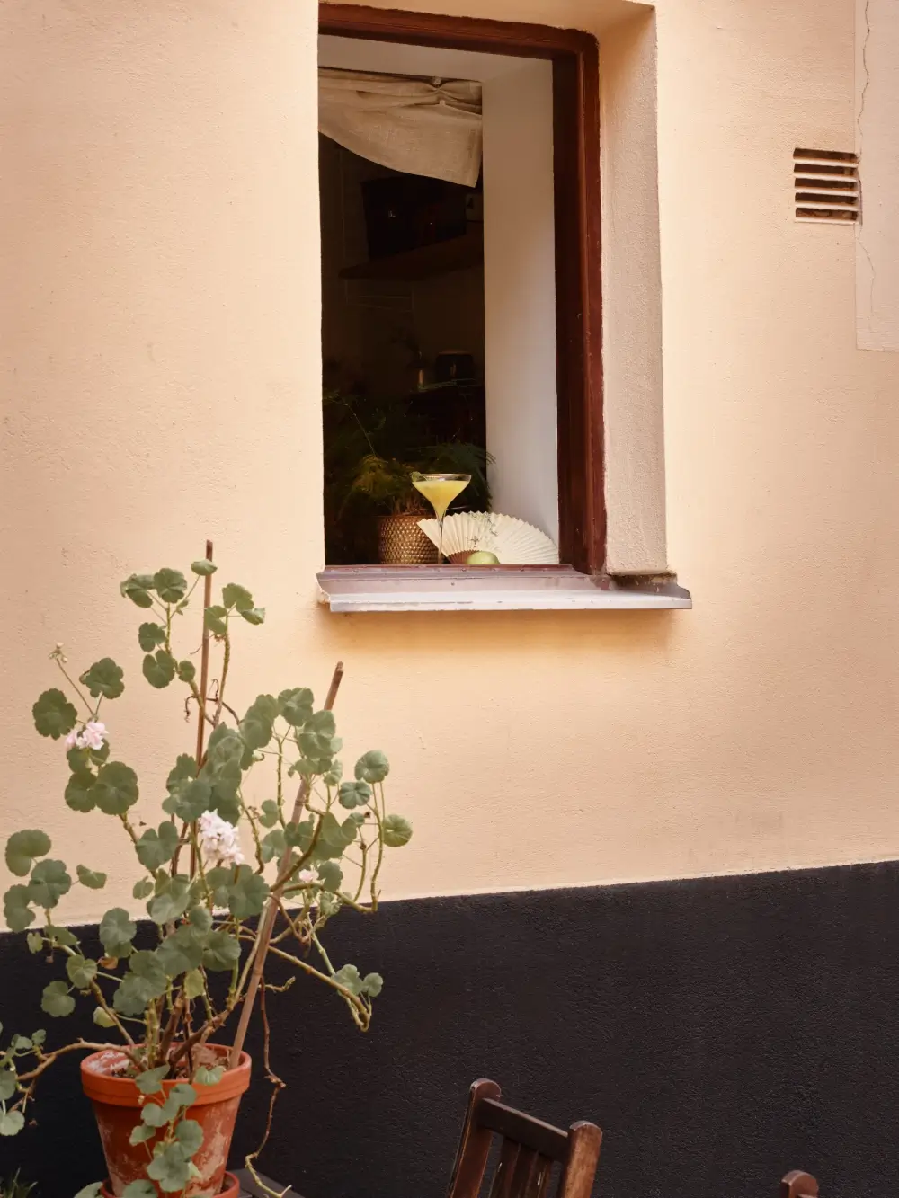 A Small Ground Floor Apartment with Cozy Nooks, Plants, and an IKEA Kitchen 23 small-ground-floor-apartment-stockholm-nordroom