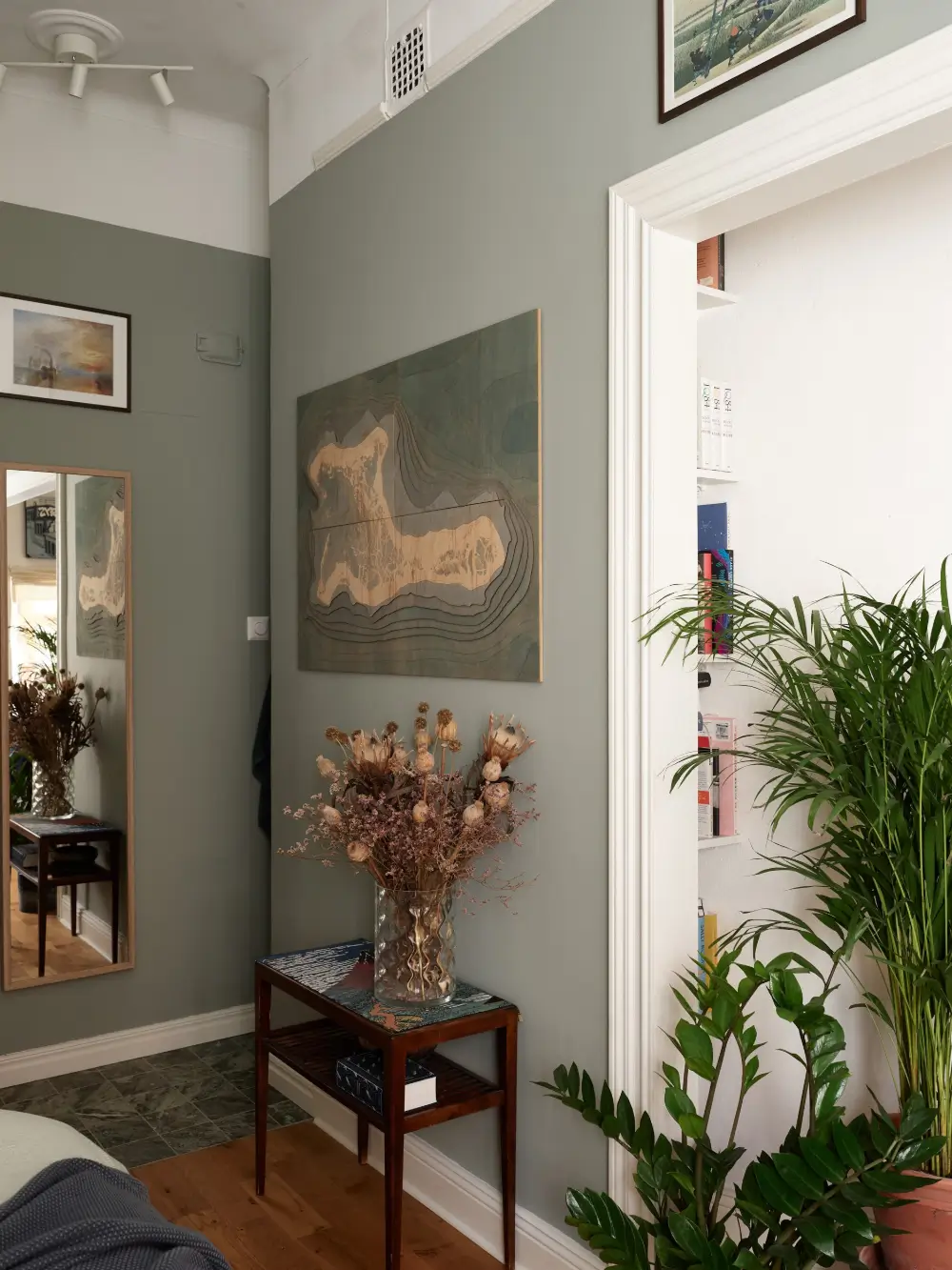 A Small Ground Floor Apartment with Cozy Nooks, Plants, and an IKEA Kitchen 16 small-ground-floor-apartment-stockholm-nordroom