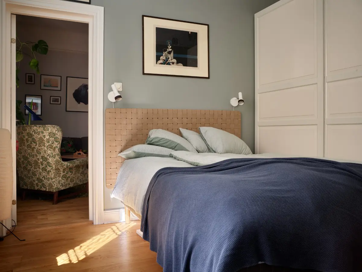 A Small Ground Floor Apartment with Cozy Nooks, Plants, and an IKEA Kitchen 17 small-ground-floor-apartment-stockholm-nordroom