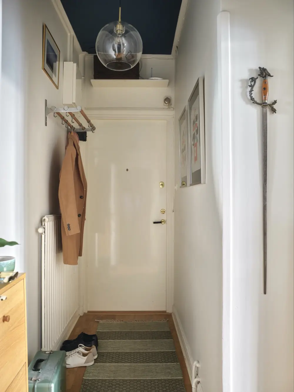 A Small Ground Floor Apartment with Cozy Nooks, Plants, and an IKEA Kitchen 21 small-ground-floor-apartment-stockholm-nordroom