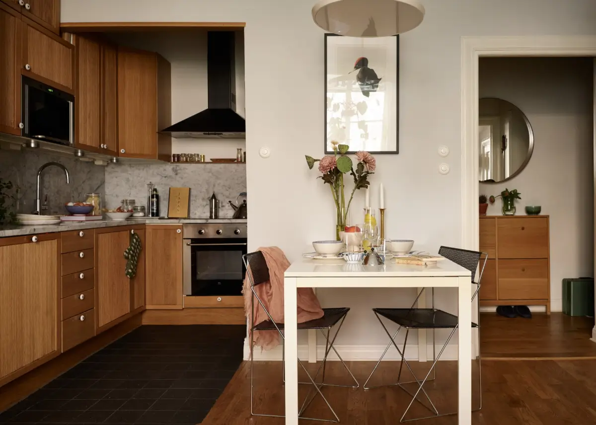 A Small Ground Floor Apartment with Cozy Nooks, Plants, and an IKEA Kitchen 9 small-ground-floor-apartment-stockholm-nordroom