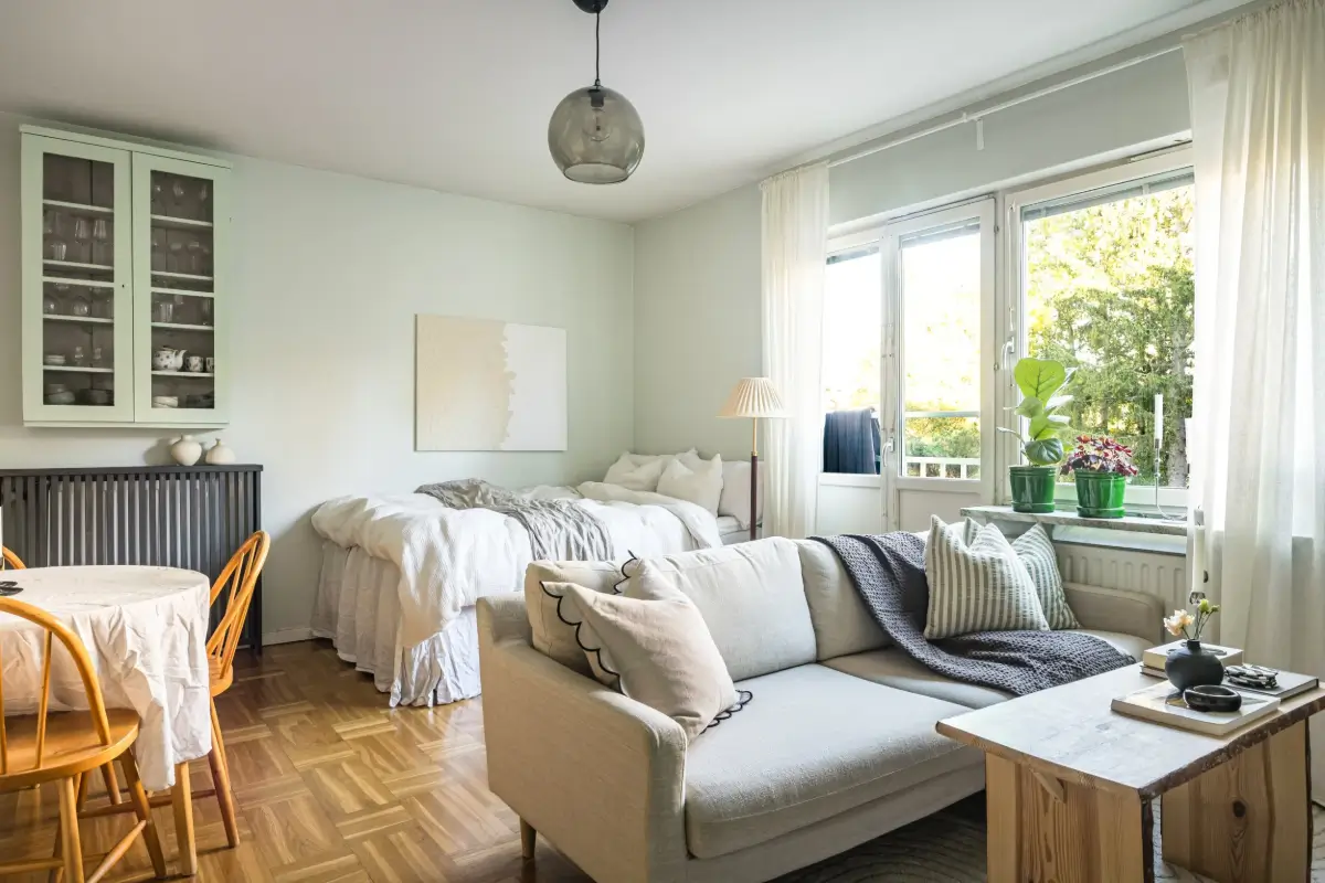 Studio Apartment Layout Ideas: Living Small is Looking Good 18 studio-apartmentp-parquet-floor-sofa-room-divider-nordroom
