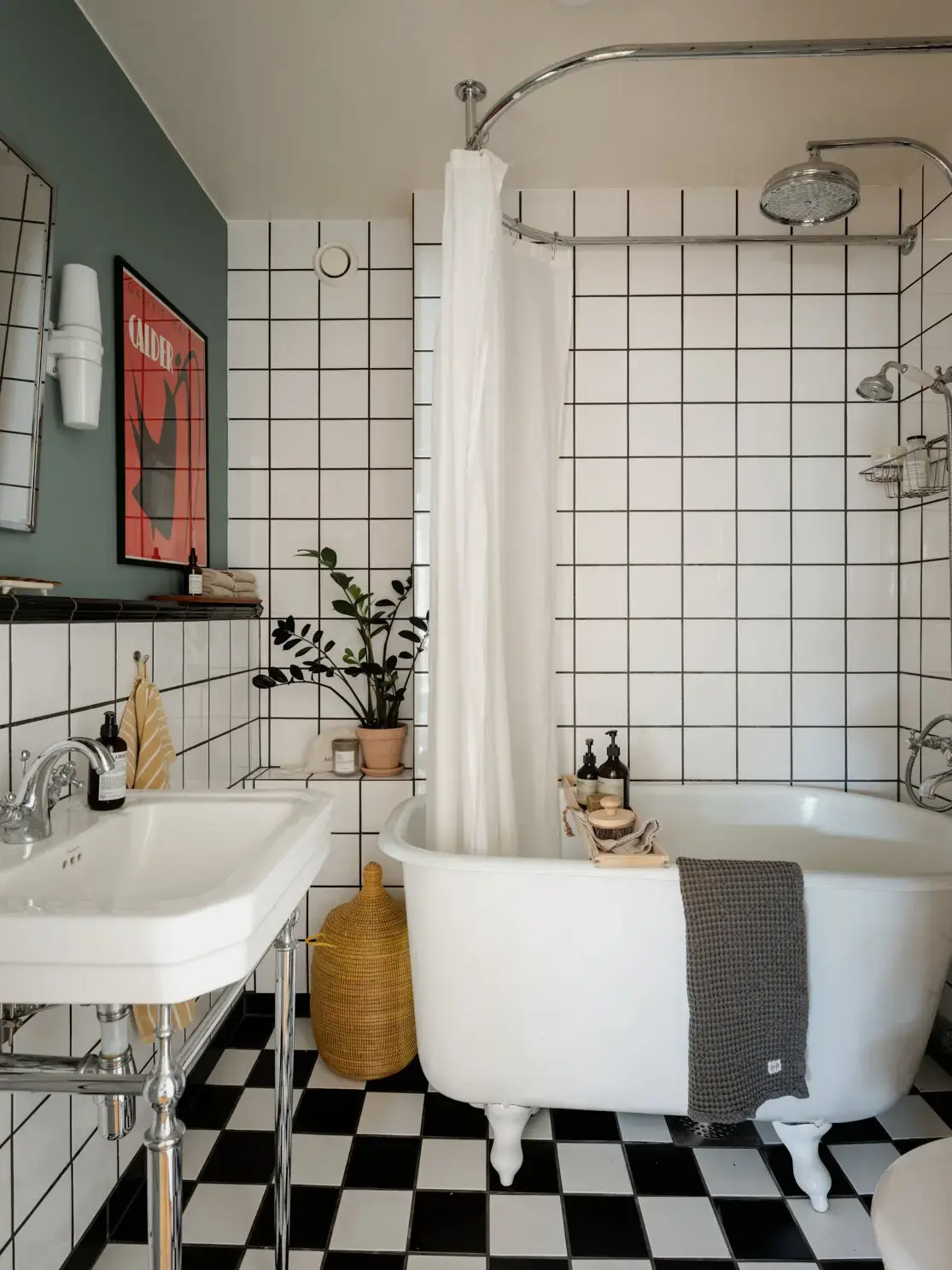 A New Period-Style Kitchen and Bathroom in a Turn-of-the-Century Apartment 23 turn-of-the-century-apartment-custom-built-kitchen-nordroom