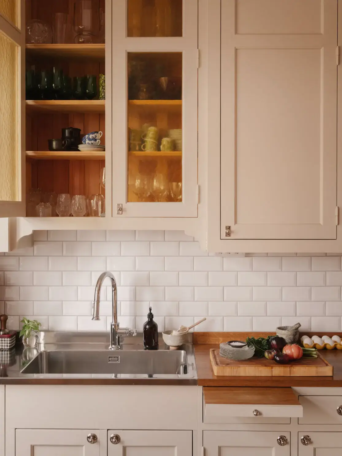 A New Period-Style Kitchen and Bathroom in a Turn-of-the-Century Apartment 16 turn-of-the-century-apartment-custom-built-kitchen-nordroom
