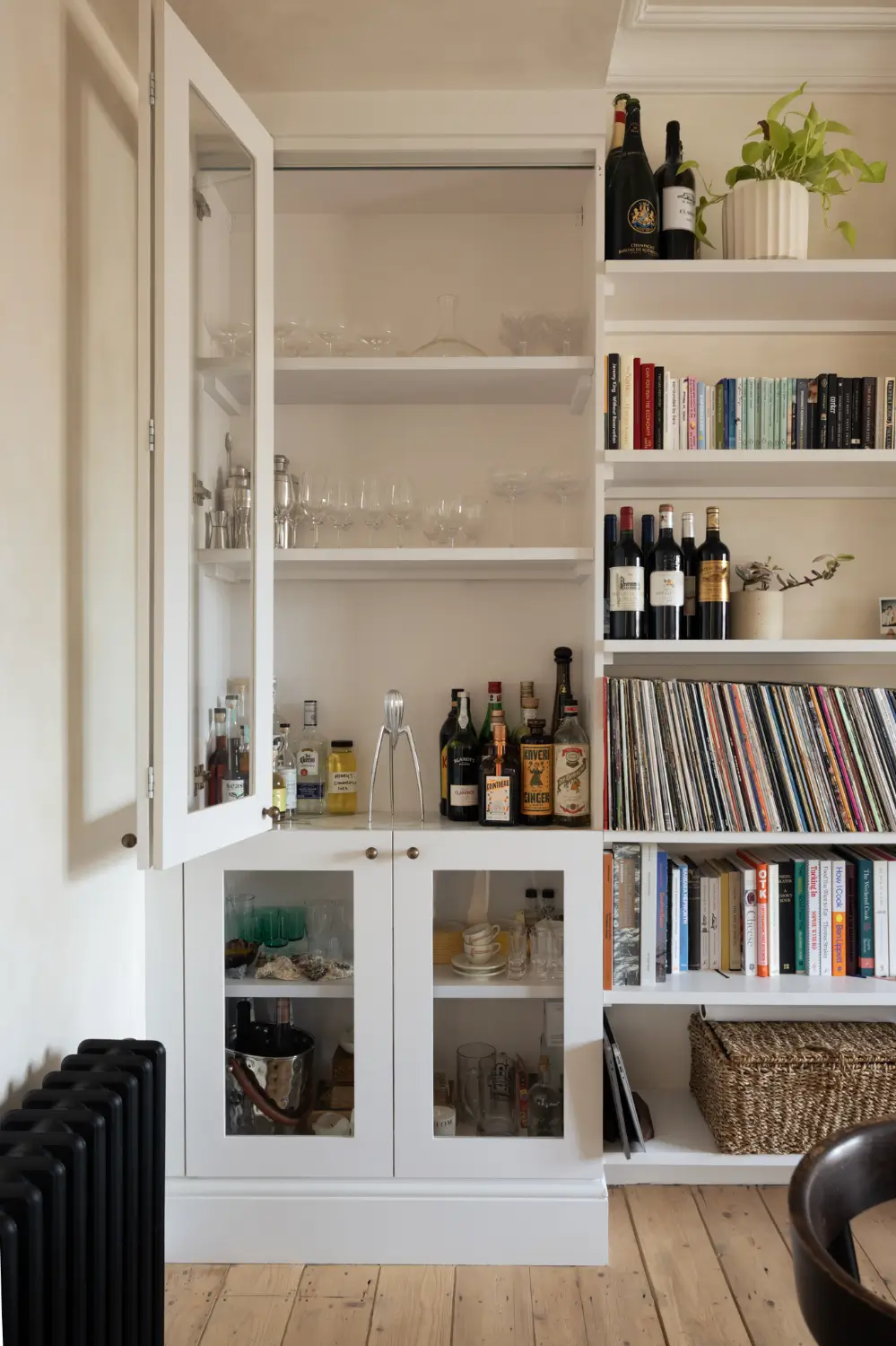 A Two-Bedroom Victorian Apartment with a Yellow Kitchen and a Roof Terrace 7 two-bedroom-victorian-apartment-yellow-kitchen-roof-terrace-nordroom