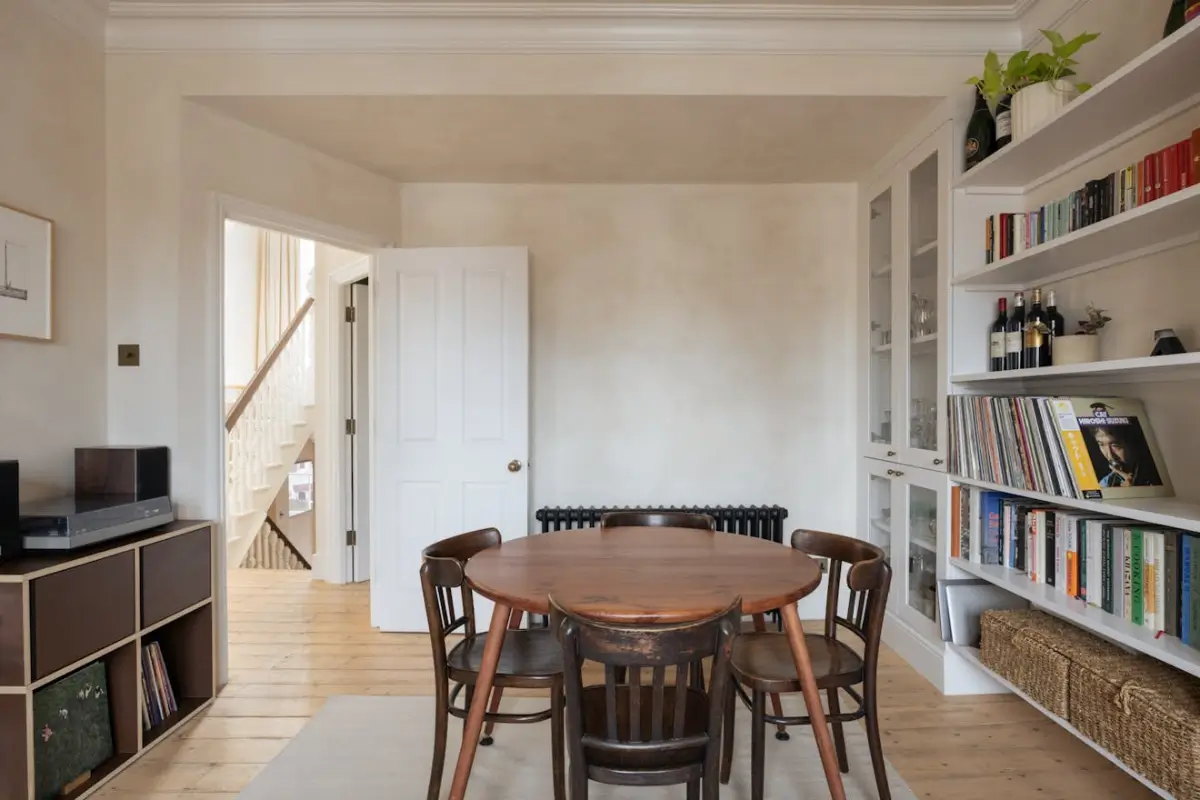 A Two-Bedroom Victorian Apartment with a Yellow Kitchen and a Roof Terrace 8 two-bedroom-victorian-apartment-yellow-kitchen-roof-terrace-nordroom