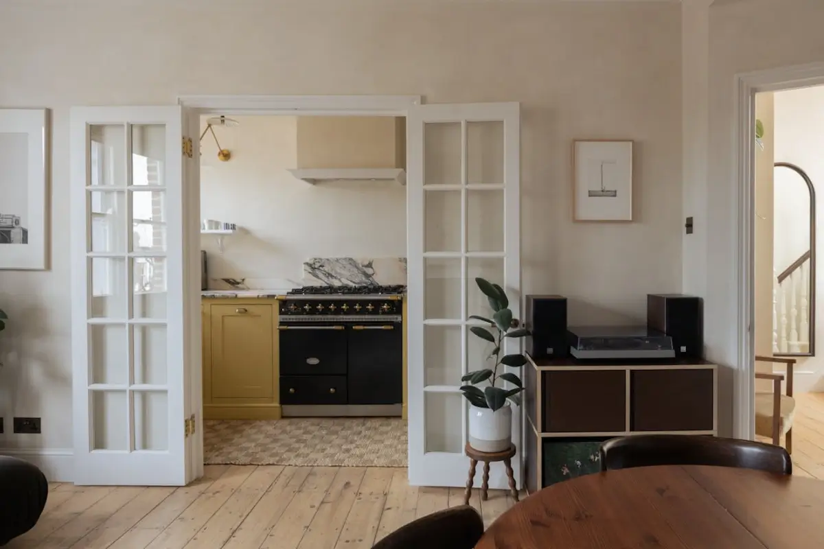 A Two-Bedroom Victorian Apartment with a Yellow Kitchen and a Roof Terrace 11 two-bedroom-victorian-apartment-yellow-kitchen-roof-terrace-nordroom