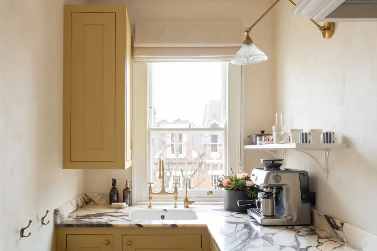 A Two-Bedroom Victorian Apartment with a Yellow Kitchen and a Roof Terrace 14 two-bedroom-victorian-apartment-yellow-kitchen-roof-terrace-nordroom