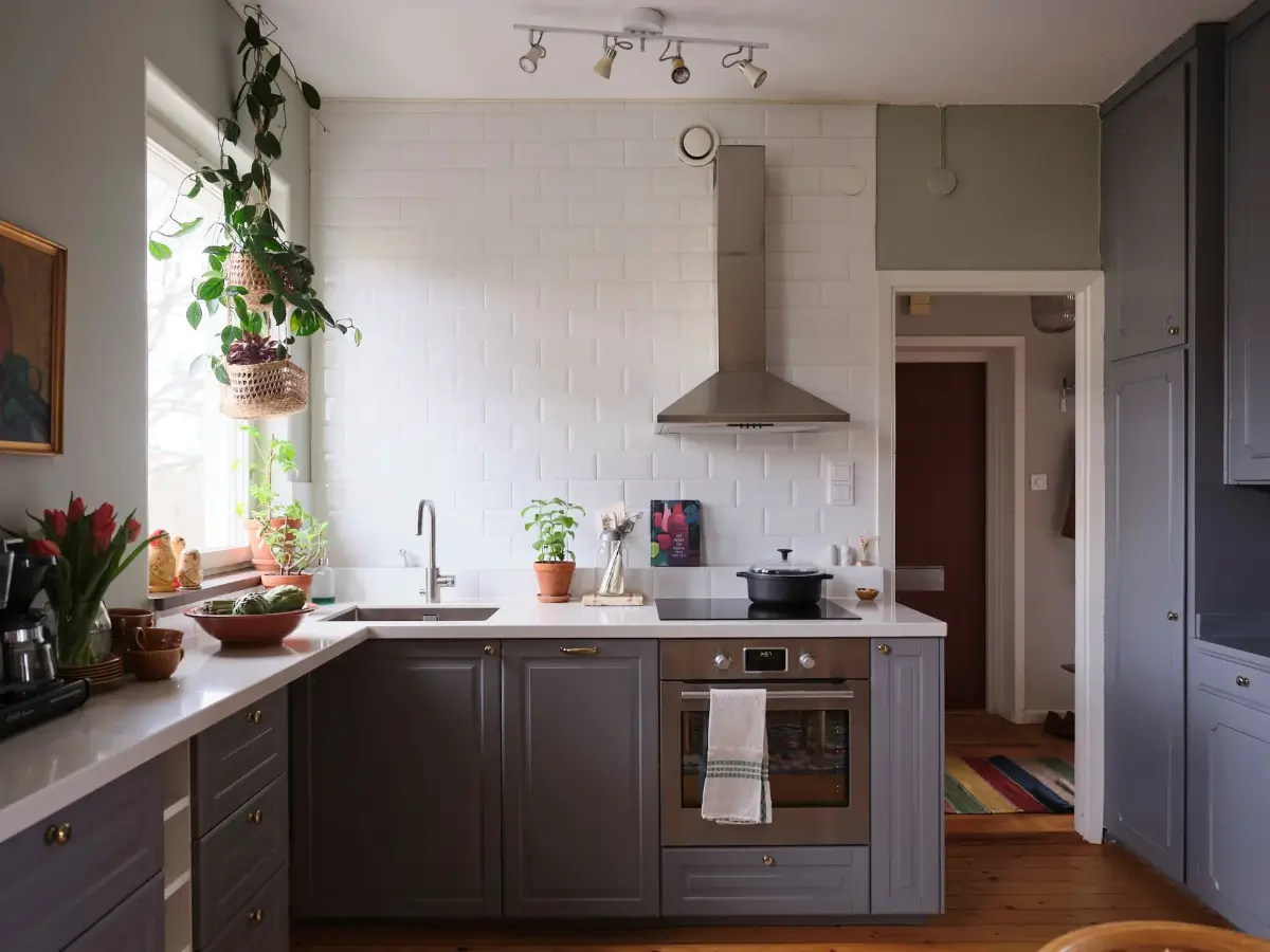 Green Tones, Plants, and Midcentury Design in a 1940s Apartment 10 1940-apartment-spacious-kitchen-nordroom