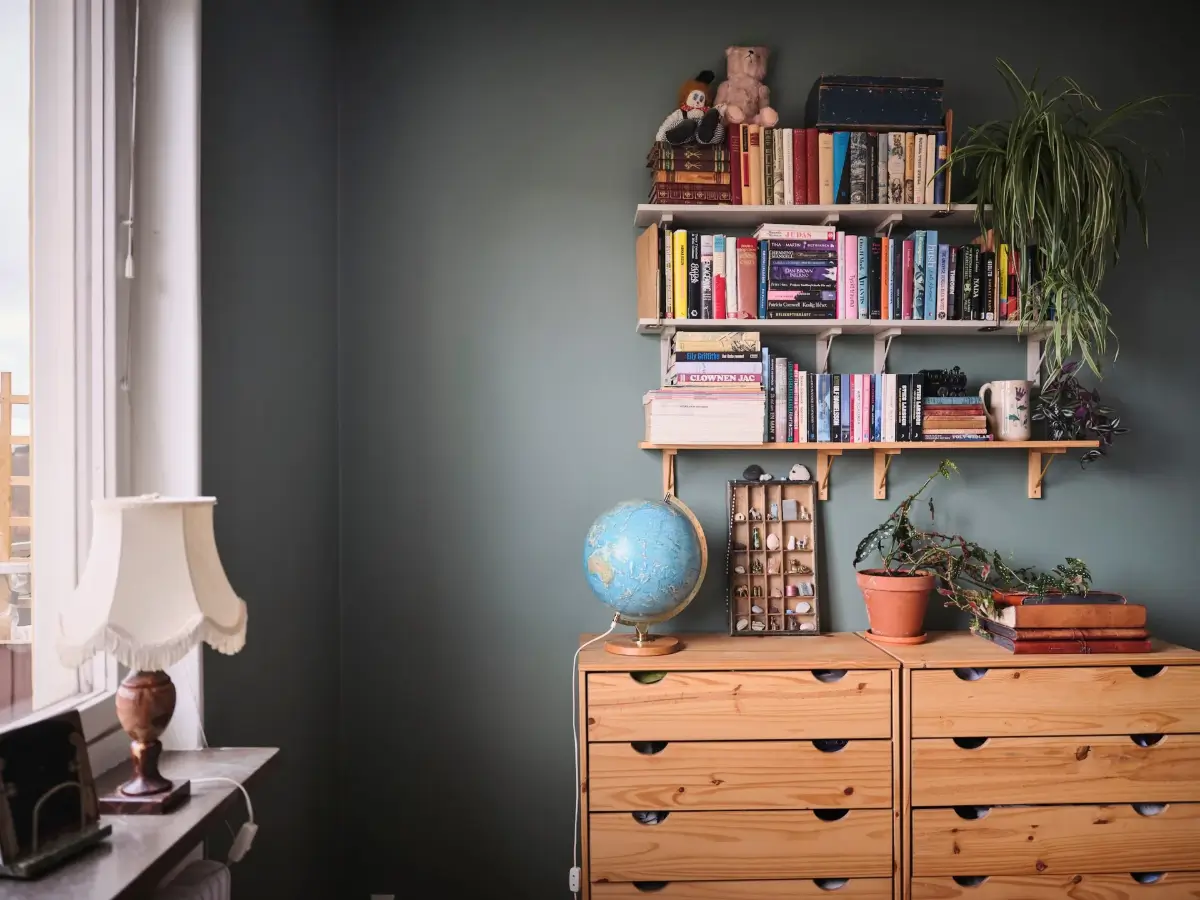 Green Tones, Plants, and Midcentury Design in a 1940s Apartment 19 1940-apartment-spacious-kitchen-nordroom