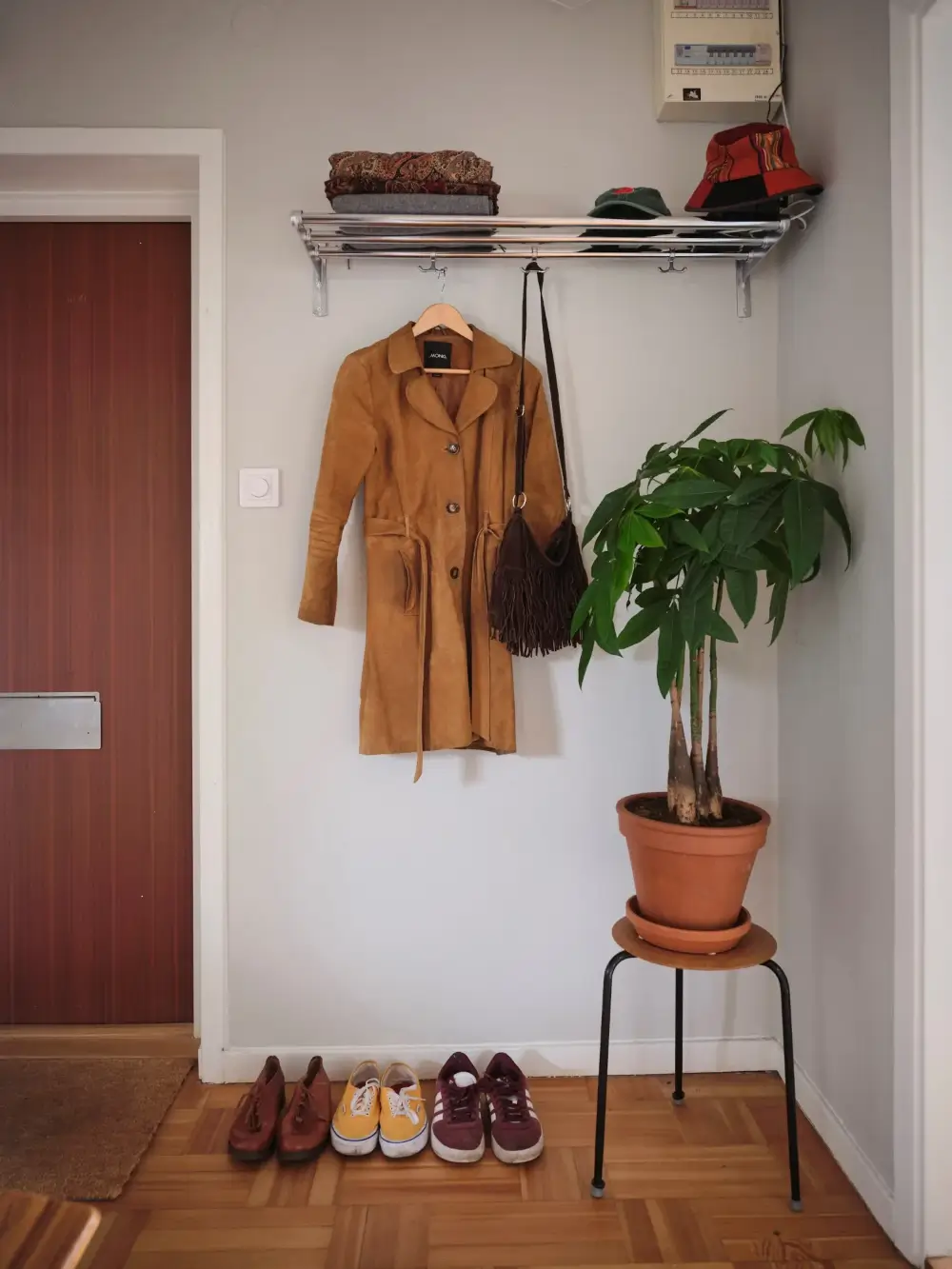 Green Tones, Plants, and Midcentury Design in a 1940s Apartment 22 1940-apartment-spacious-kitchen-nordroom