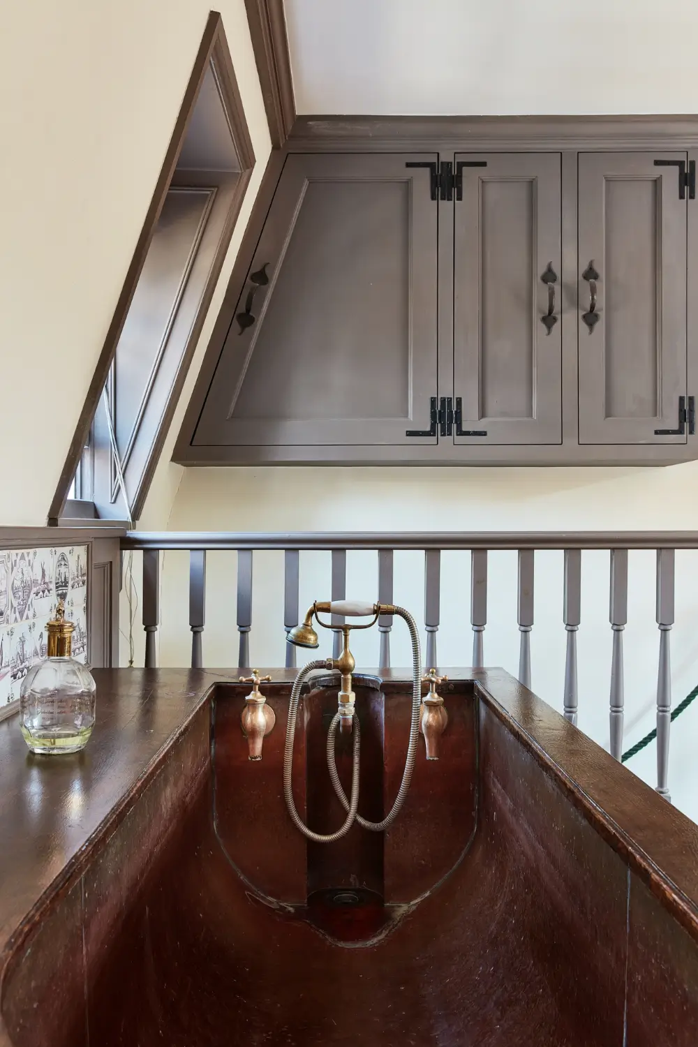Rich Interiors and Historic Character in a Kensington Townhouse 17 antique-interiors-period-character-london-townhouse
