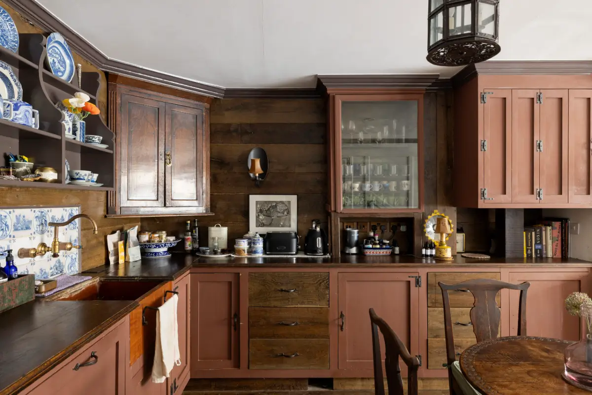 Rich Interiors and Historic Character in a Kensington Townhouse 10 antique-interiors-period-character-london-townhouse