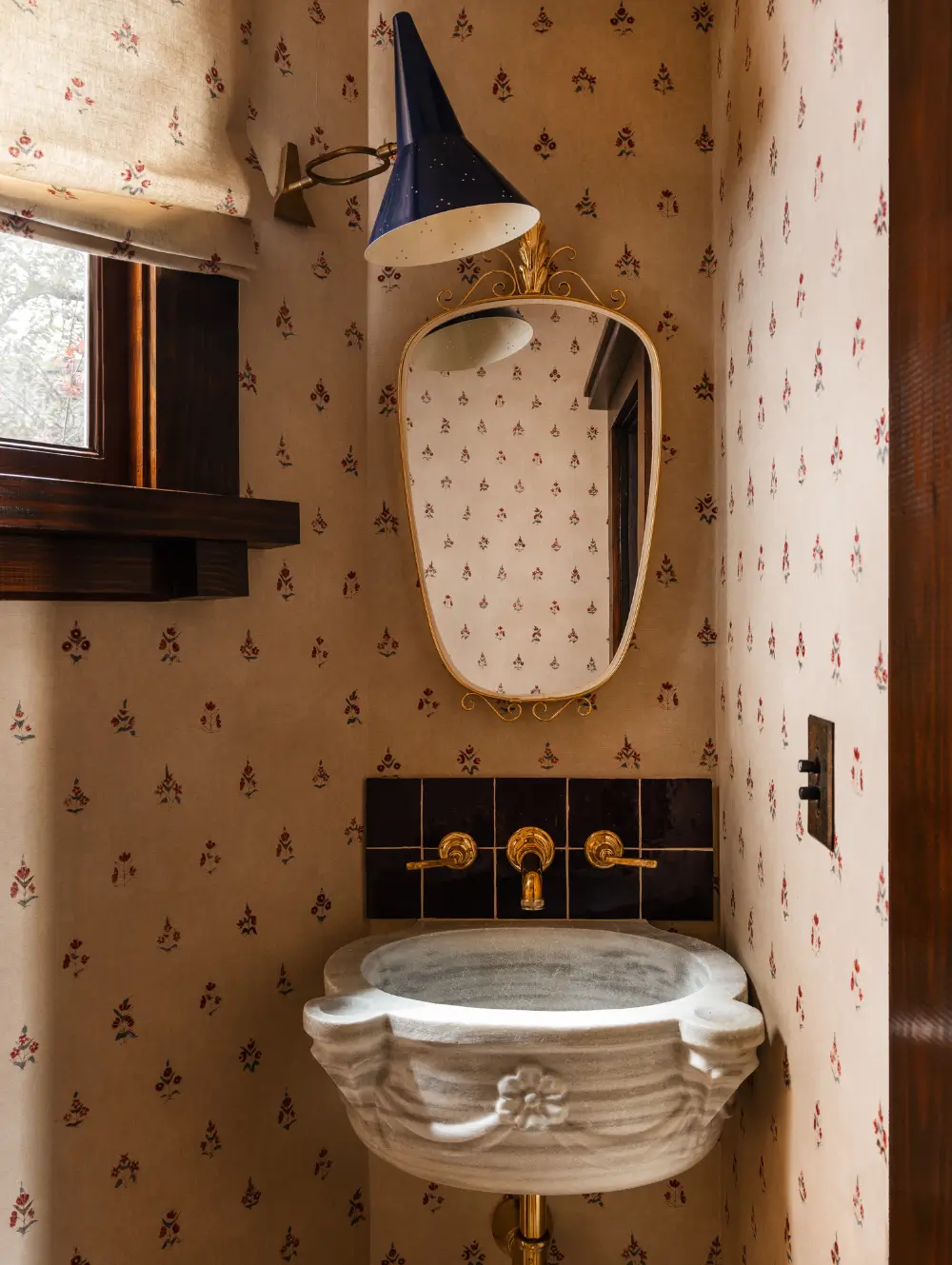 50 Bathroom Wallpaper Ideas Adding Color, Style, and Expression 38 bathroom-small-floral-wallpaper-curtain