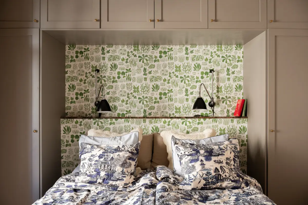 Josef Frank Designs in a Spacious Late 19th-Century Apartment 18 botanical-wallpaper-stockholm-apartment-nordroom