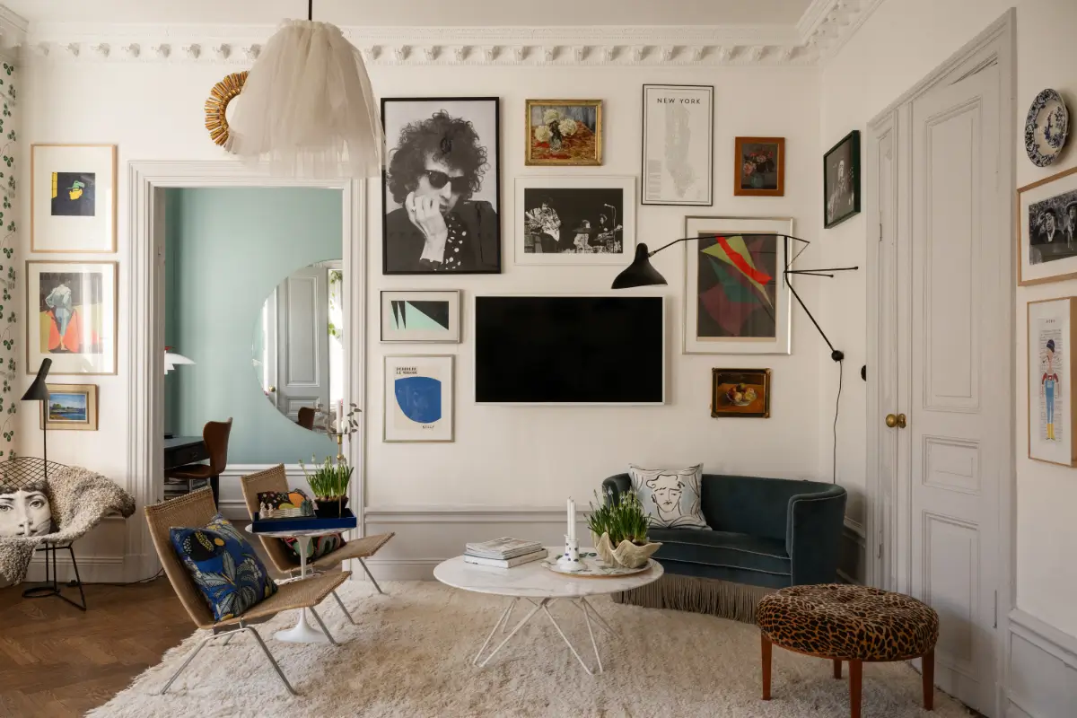 Josef Frank Designs in a Spacious Late 19th-Century Apartment 10 botanical-wallpaper-stockholm-apartment-nordroom